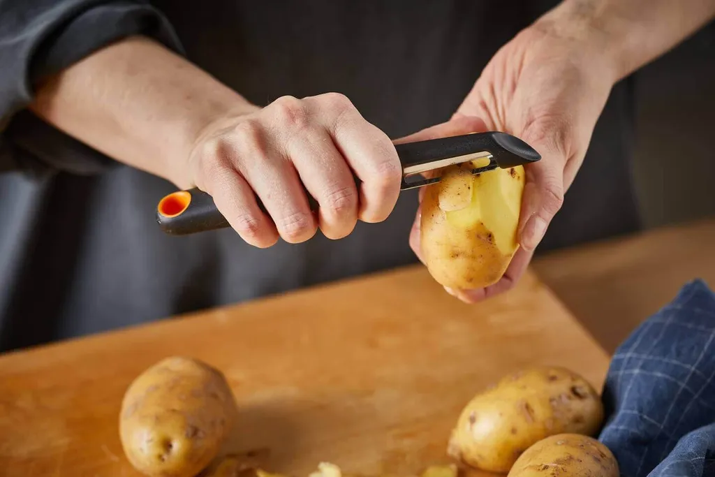 Fiskars FF Schäler Mit Beweglicher Klinge, 1014419 – Bild 7