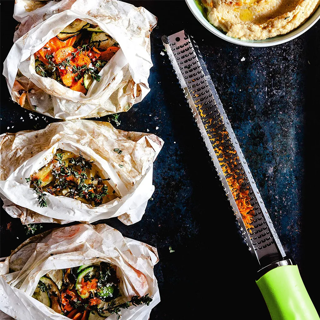 Muskatreibe: Parmesanreibe Feinreibe Rasiermesserscharf, Photo-geätzt, Edelstahl (Stabreibe) – Bild 3