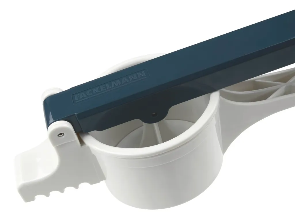 Fackelmann Spätzlepresse Easyprepare, Kortoffelpresse Mit 3 Austauschbaren Lochscheiben, Presse Mit 4 Verschiedenen Auflagehaken, Hochwetiger Kartoffelstampfer (Farbe: Weiß / Blau-Grau), 1 X 4 Teile – Bild 5
