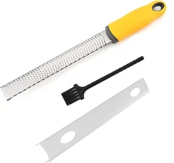 Zitronenreibe Aus Edelstahl | Parmesanreibe [32,5 Cm] | Ingwerreibe | Multifunktionaler Zester Reibe | Muskatnuss Reibe Mit Schutz & Reinigungsbürste | Hobel Reibe Für Schokolade, Käse [Farbe - Gelb]