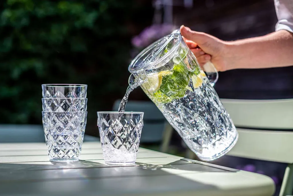 Koziol - Kristallkaraffe 1,6 Liter Mit 4 Tassen à 250 Ml – Bild 6