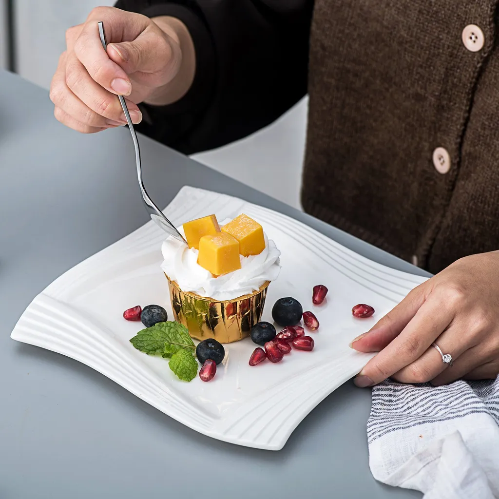 MALACASA, Serie Amparo, 36 Teilig Set Cremeweiß Porzellan Kaffeeservice Dessertteller Kaffeetasse Mit Untertasse – Bild 4