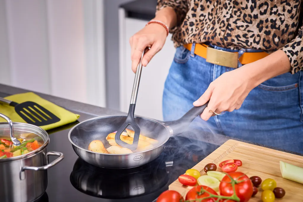 Rösle RÖSLE Basic Line Bratpfanne Ø 20 Cm, Edelstahl 18/10, Mit Antihaftversiegelung ProPlex, Schüttrand, Induktions- Und Spülmaschinengeeignet – Bild 3