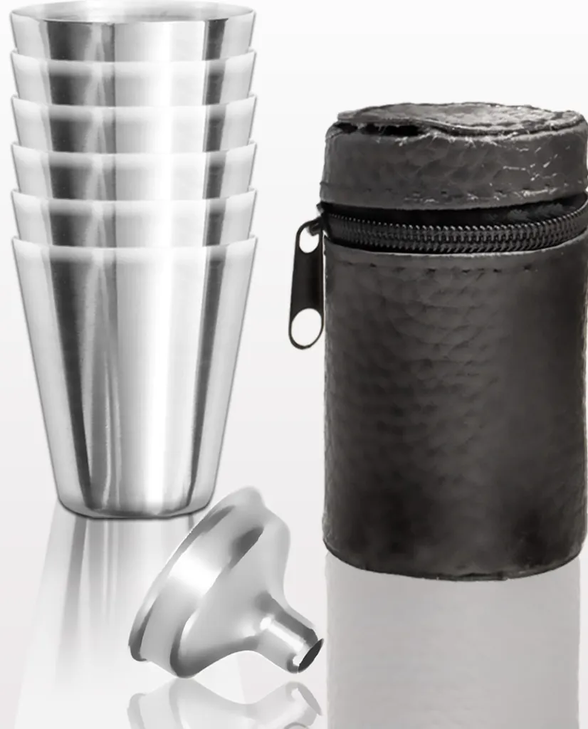 Outdoor Saxx® - 8-Teiliges Edelstahl-Becher Set, 6 Unzerbrechliche Schnaps-Becher, Schnaps-Gläser Aus Metall, Metall-Becher Mit Einfüll-Trichter Und Leder-Tasche, Ideales Flachmann-Zubehör – Bild 2