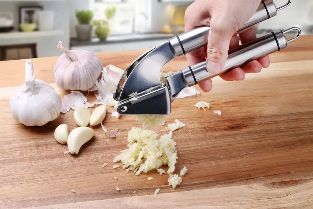 Deiss PRO Knoblauchpresse Und Silikon-Knoblauchschäler-Set - Bestes Werkzeug Zum Sekundenschnellen Zerkleinern Von Knoblauch Und Ingwer - Rostfreier Edelstahl Und Extrem Leicht Zu Reinigen - Spülmaschinenfest – Bild 4