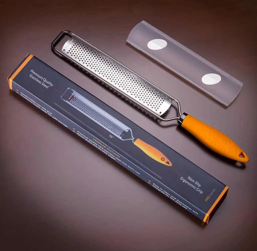 DEISS PRO Käsereibe - Parmesankäse, Zitrone, Ingwer, Knoblauch, Muskatnuss, Schokolade, Gemüse, Früchte - Rasiermesserscharfe Edelstahlklinge, Breit, Spülmaschinenfest – Bild 9