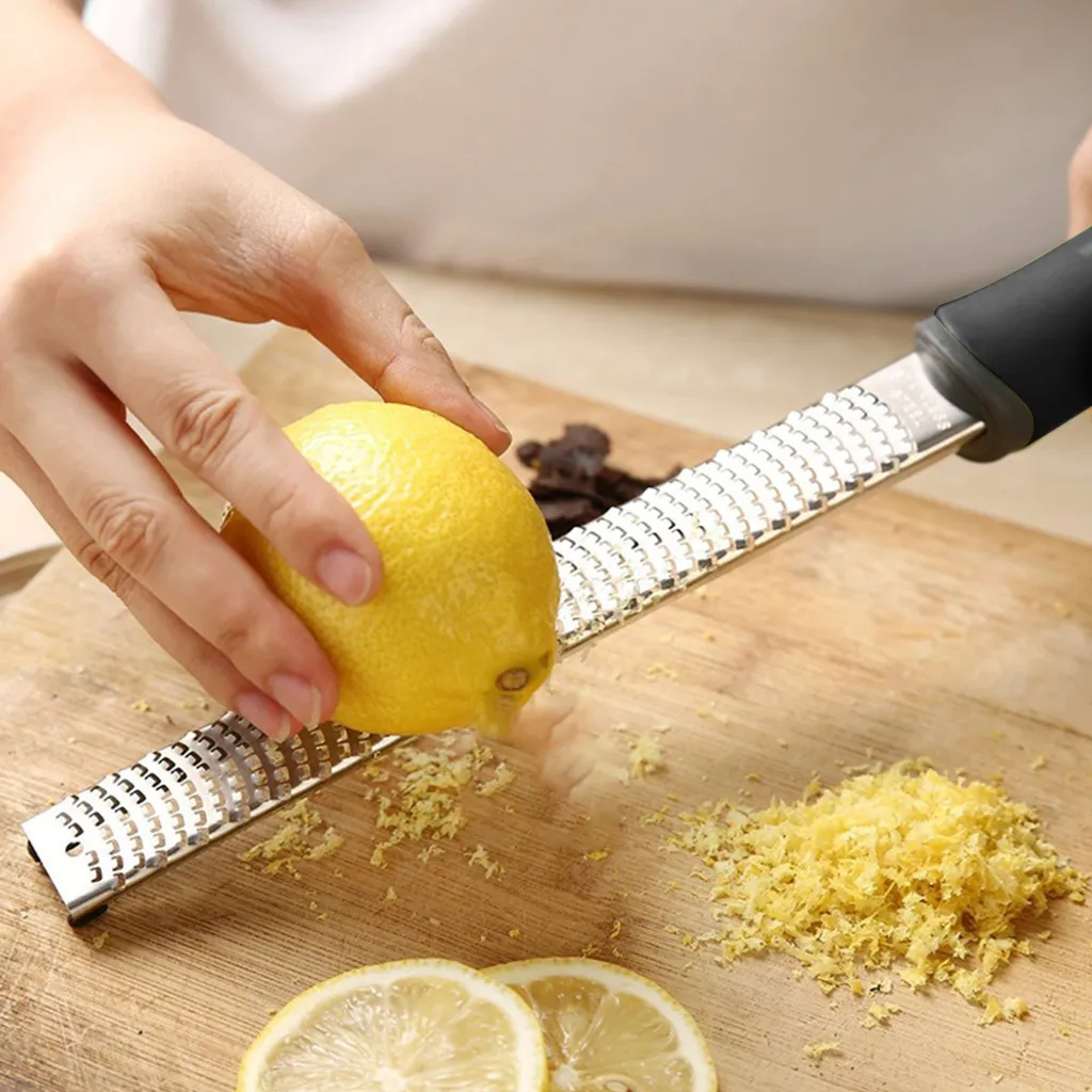 Premium Zester Reibe - Deine Hochwertige Parmesanreibe, Muskatnussreibe, Zitronenreibe, Ingwerreibe Mit Messerscharfen Edelstahl Klingen Und Holzgriff – Bild 7